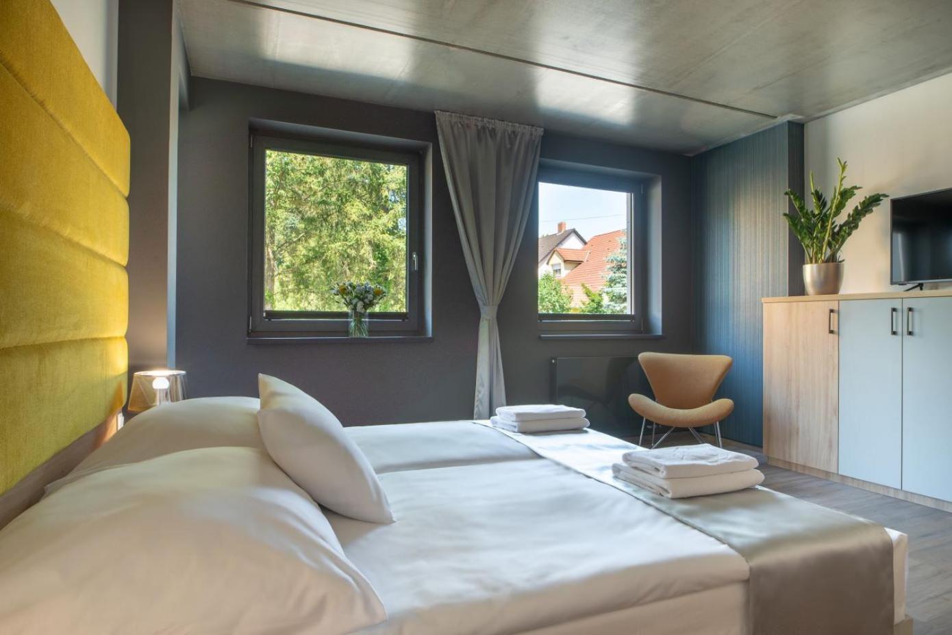 R31 Residence Sarvar Bagian luar foto