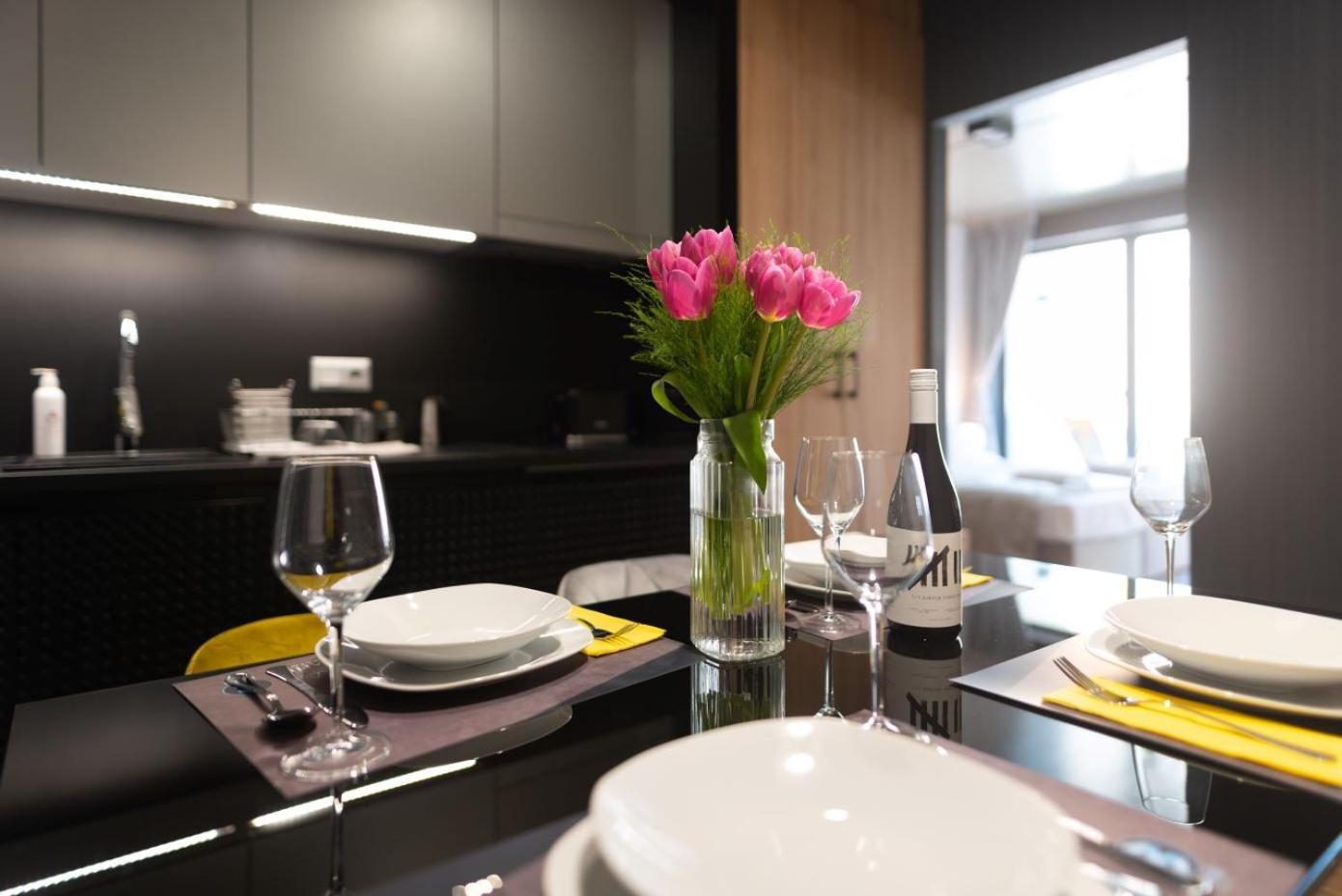 R31 Residence Sarvar Bagian luar foto
